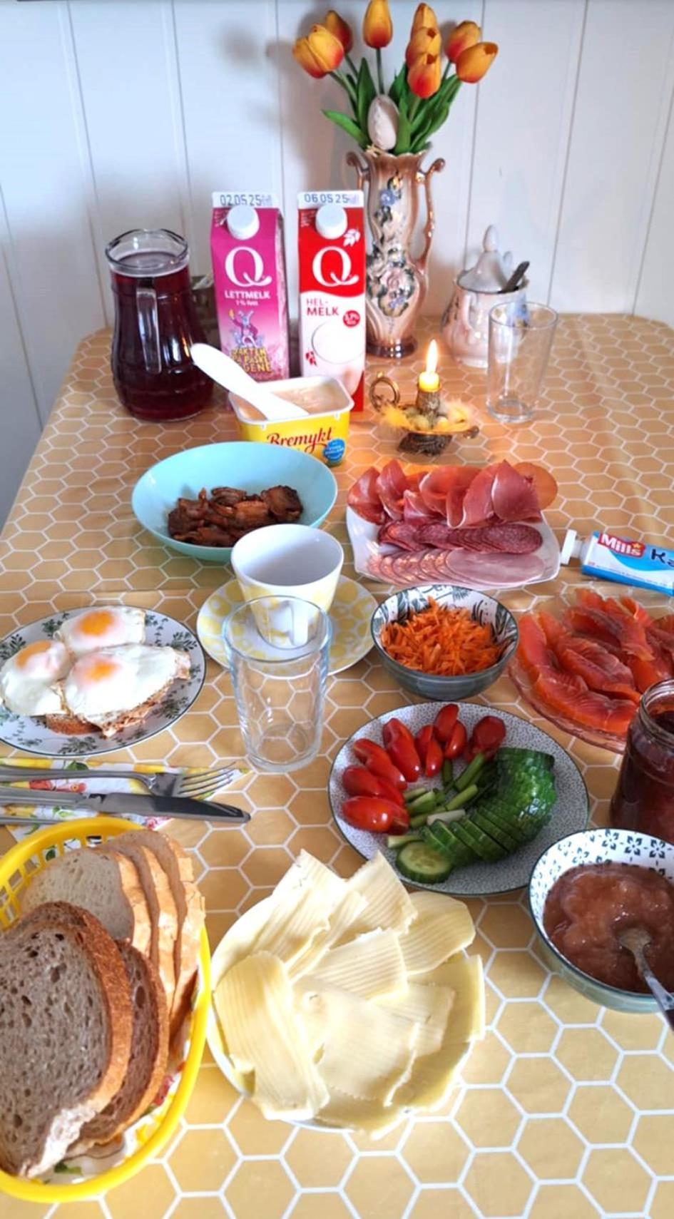 Gjesterom Til Leie I Et Privat Hus Brumunddal エクステリア 写真